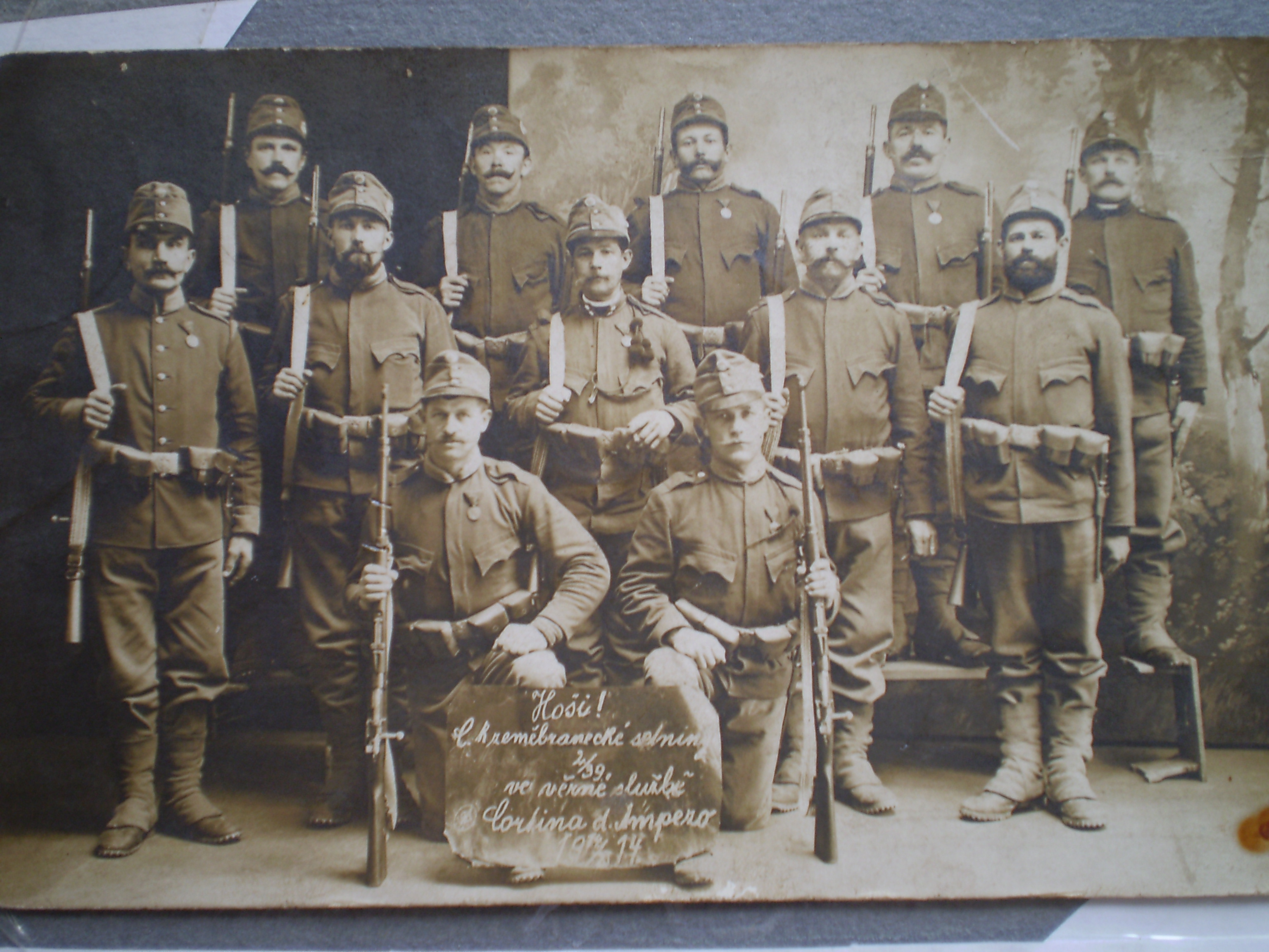 Jan Matoušek ml.-třetí zleva Itálie r.1914.jpg