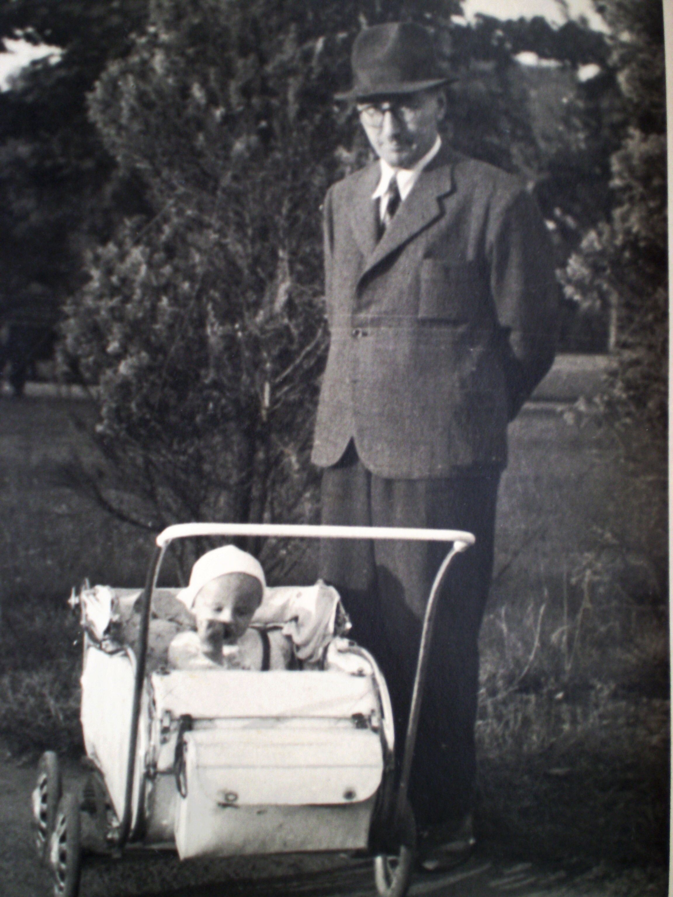 S tátou na Výstavišti-r.1942 Mladá Boleslav